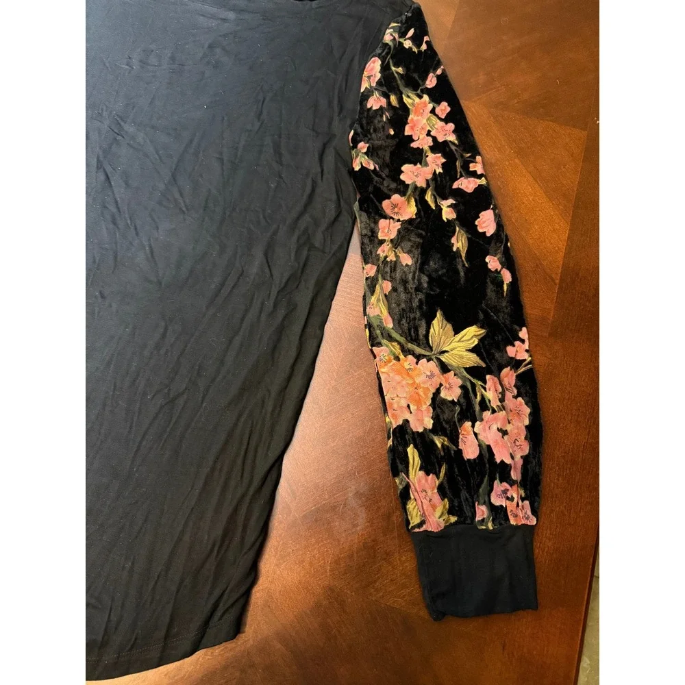 Black Long Sleeve Tunic Top  Floral‎ Print XL Amaryllis  velvet sleeves